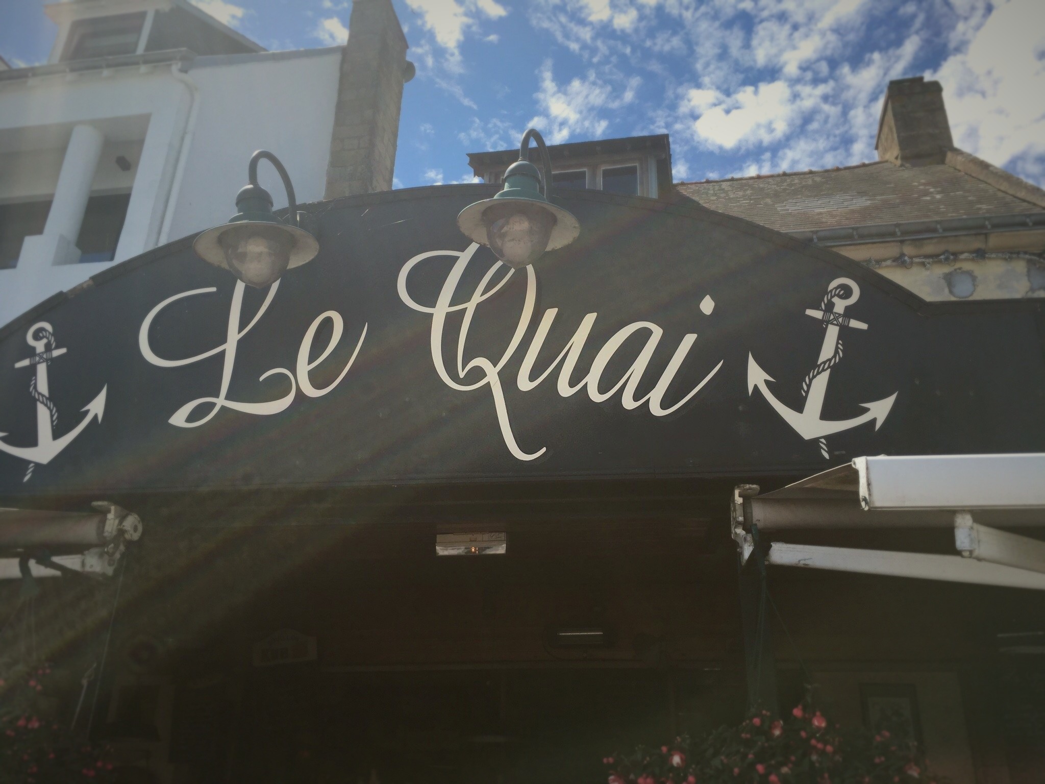 L'enseigne du restaurant Le Quai